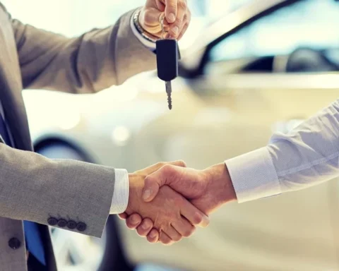 Все больше латвийцев готовы брать кредиты на покупку новых автомобилей