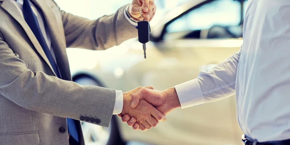 Все больше латвийцев готовы брать кредиты на покупку новых автомобилей