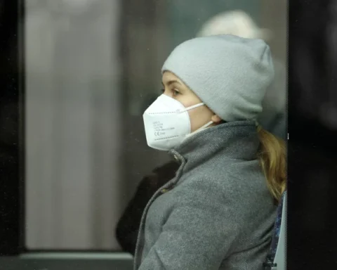 Заболеваемость гриппом в Латвии выросла до 125,3 случая на 100 000 жителей