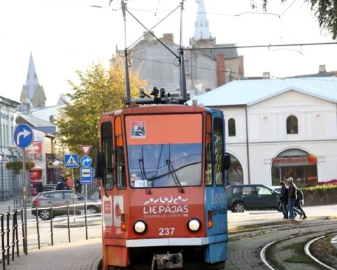 Жителей Лиепаи информируют о новом порядке предоставления социальных услуг