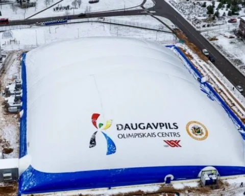 Жители Даугавпилса недовольны шумом от нового футбольного стадиона, самоуправление ищет пути решения