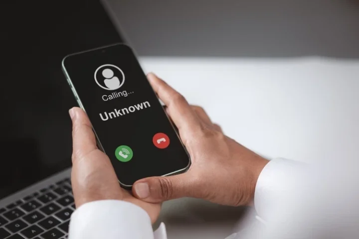 Жители Латвии потеряли 1,69 миллиона евро из-за мошенничества за неделю