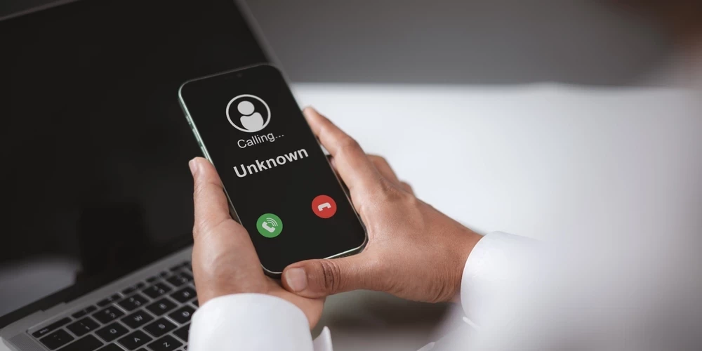 Жители Латвии потеряли 1,69 миллиона евро из-за мошенничества за неделю