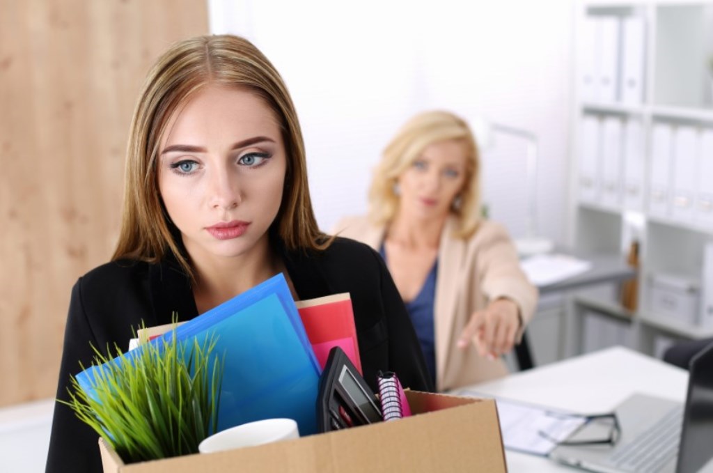 Волна корпоративных дефолтов толкает бизнес к массовым увольнениям