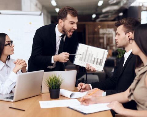 Российские компании усиливают экономию за счёт сотрудников