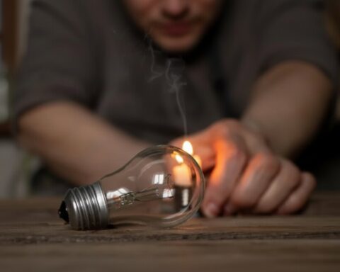 Массовые отключения света парализовали Кубань и Адыгею после снегопада