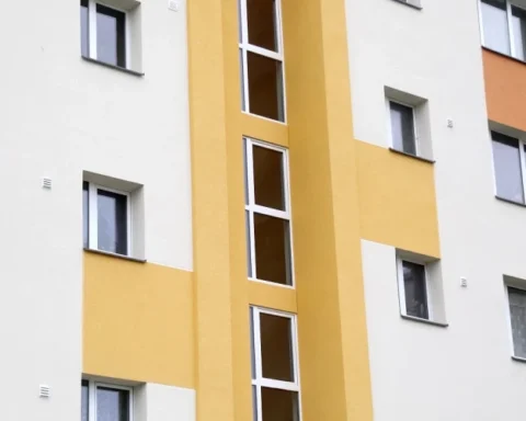 Арендаторы в Риге сталкиваются с новой проблемой на развивающемся рынке жилья