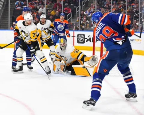 Артур Шилов демонстрирует великолепную игру в матче "Пингвинз" против "Ойлерз"