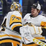 Артур Шилов получает чемпионский перстень в Ванкувере, зрители встречают его овациями