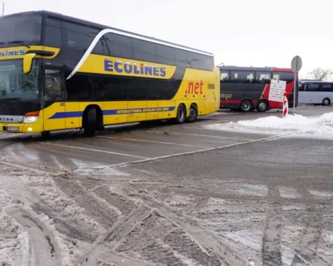Автобусная компания ECOLINES закрыла рейсы Рига-Вентспилс и Резекне-Даугавпилс из-за недостатка стратегии государства