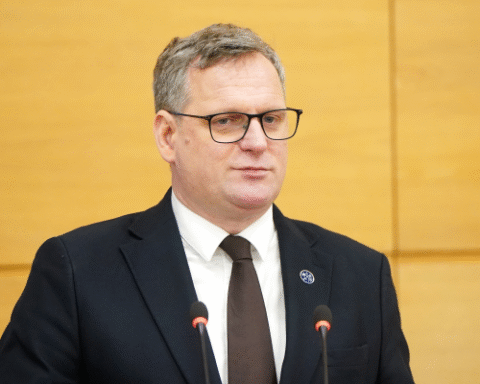 Депутаты Рижской думы требуют отставки мэра из-за проблем с бюджетом и алкоголем