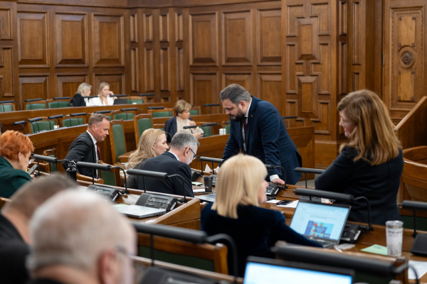 Депутаты Сейма провели 10 часов дебатов по внешней политике Латвии