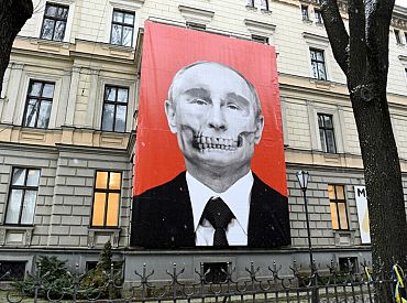 Экс-архиепископ Кентерберийский обвинил Путина в ересь и подмене христианского учения