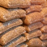 Холодная зима привела к дефициту гранул и брикетов в Латвии