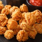 Хрустящий куриный попкорн, приготовленный в аэрогриле