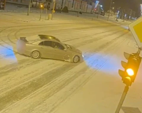 Камеры фиксируют опасное поведение детей и водителей в Даугавпилсе