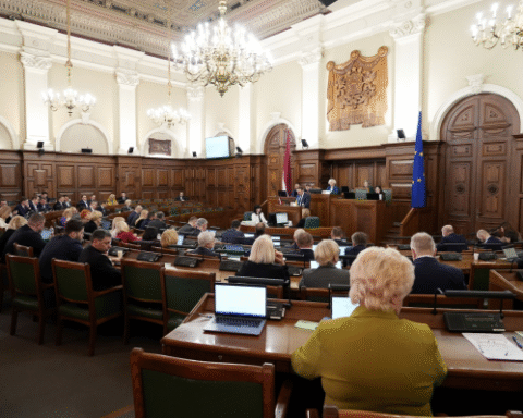 Комиссия Сейма рассмотрит инициативу о высылке нелояльных лиц из Латвии 20 января