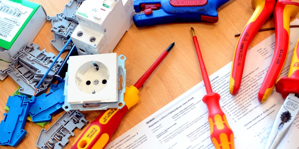 Латвийцам напомнили о необходимости проверки электрооборудования каждые 10 лет