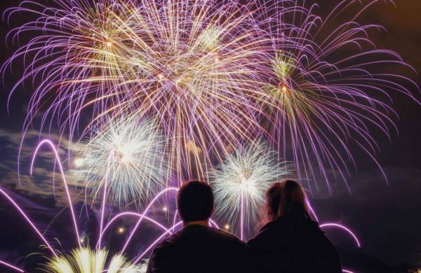 Латвийская инициатива призывает к запрету пиротехники из-за угроз безопасности и здоровья