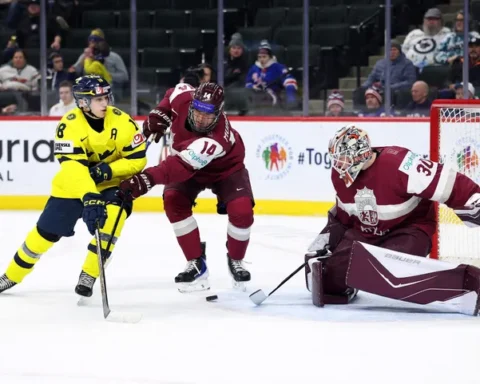 Латвийская сборная U-20 по хоккею выбывает из молодёжного чемпионата мира после поражения от Швеции