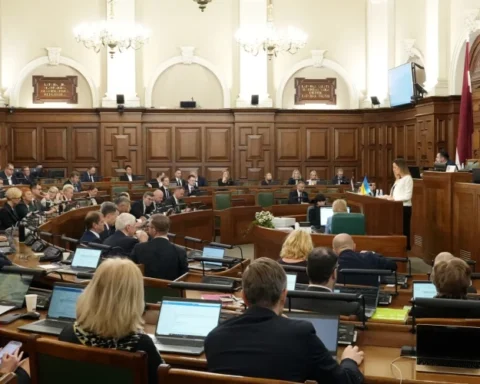 Латвийские депутаты получили значительные компенсации на жилье и проезд