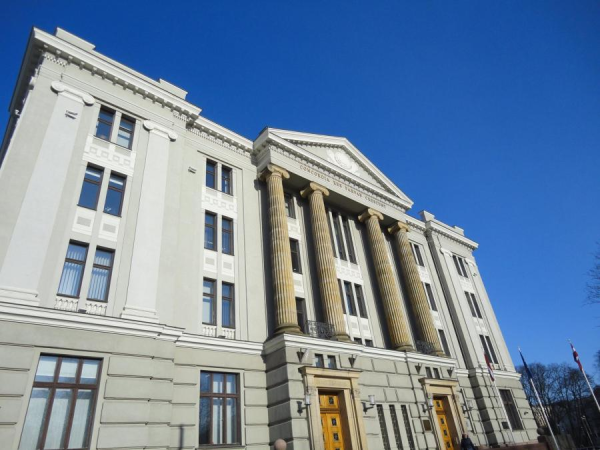 МИД Латвии рекламирует визы на русском языке в Узбекистане и Казахстане