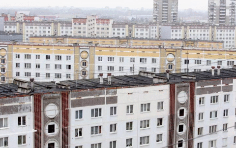 Министр климата и энергетики Латвии говорит о солнечных панелях на крышах многоэтажек