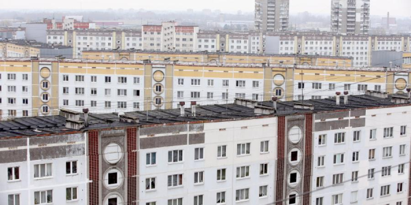 Министр климата и энергетики Латвии говорит о солнечных панелях на крышах многоэтажек