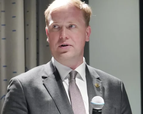 Министр предлагает Илону Маску купить airBaltic: критика как дешевый пиар