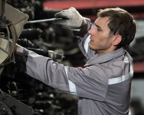 Молодежь стремится к творчеству, бизнес – к рабочим кадрам: латвийский рынок труда в противоречии