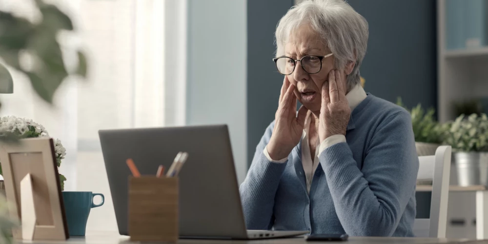 Мошенники в соцсетях используют имена умерших для обмана латвийцев