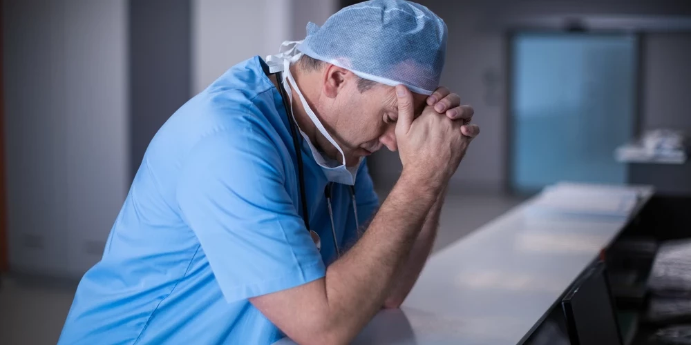 Новый отчет подтверждает кризис латвийского здравоохранения и высокие уровни неполученной помощи