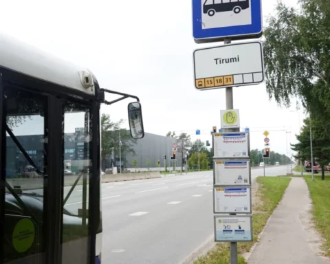 Пассажиров Rīgas satiksme просят сообщать о ранних отправлениях автобусов