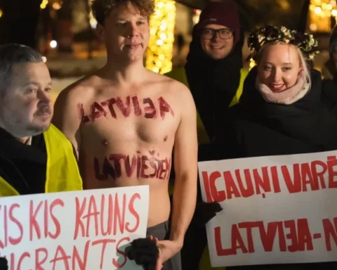 Пикет под Кабинетом министров против миграционных квот: безопасность дочерей важнее кебаба