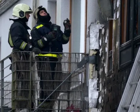 Полиция изучает обстоятельства гибели двух детей в результате пожара в Крусткалны