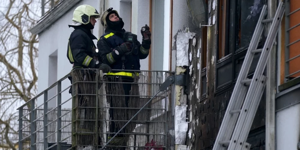 Полиция изучает обстоятельства гибели двух детей в результате пожара в Крусткалны