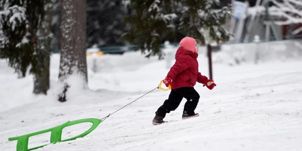Полиция Латвии предупреждает о смертельной опасности зимнего развлечения