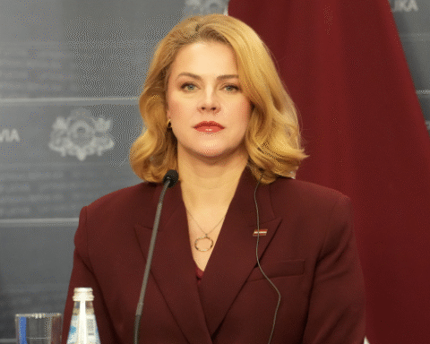 Политолог считает новогодние речи премьера и президента Латвии странной традицией