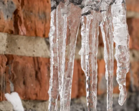 Повреждение труб может стоить от 5 до 30 тысяч евро: как защитить жильё