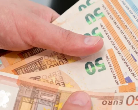 Прогноз изменения зарплат в Латвии на 2026 год: умеренный рост по сравнению с прошлым годом