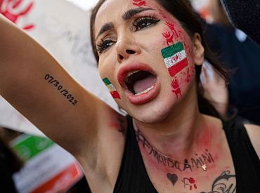 Протесты в Иране охватили 111 городов, Трамп угрожает ударом в случае массовых убийств протестующих