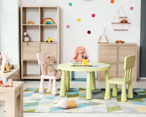 Проверка зарплат работников детсадов в Латвии выявила шокирующие результаты