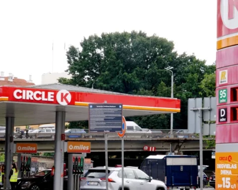 Работники Circle K сообщают о случаях оскорблений от русскоязычных клиентов в Латвии