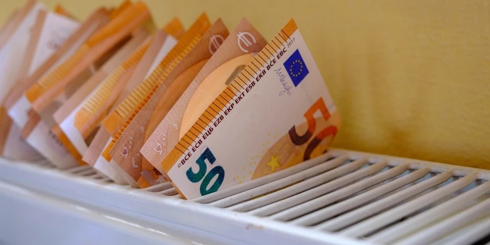 Растущие тарифы на жильё ставят жителей Латвии перед сложностями с оплатой счетов