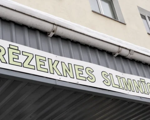 Региональные больницы Латвии требуют остановить сокращение бюджета на фоне снижения оплаты за пациентов