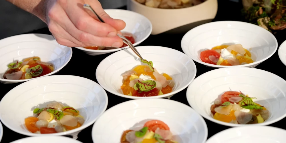 Рига сталкивается с закрытием ресторанов высокой кухни на фоне роста кебабных и азиатских заведений