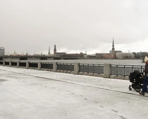 Рижан просят предложить название для отремонтированного променада на улице Мукусалас