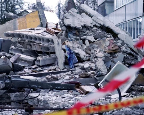 Рижане ожидают решения о восстановлении дома спустя месяц после газового взрыва