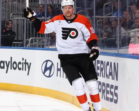 Родриго Аболс забивает гол в матче НХЛ, "Филадельфия" проигрывает "Питтсбургу"