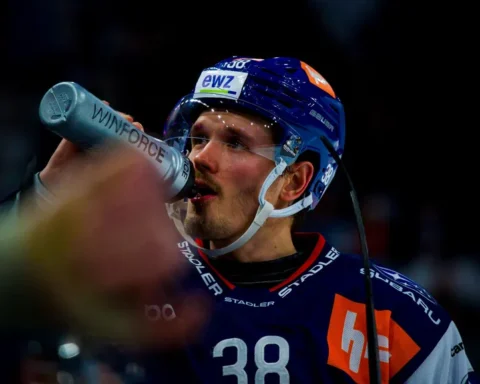 Рудольф Балцерс забивает десятый гол в сезоне, ведя "Цюрих Лайонс" к победе